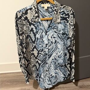 Michael Kors women’s blouse size L
Ties at bottom